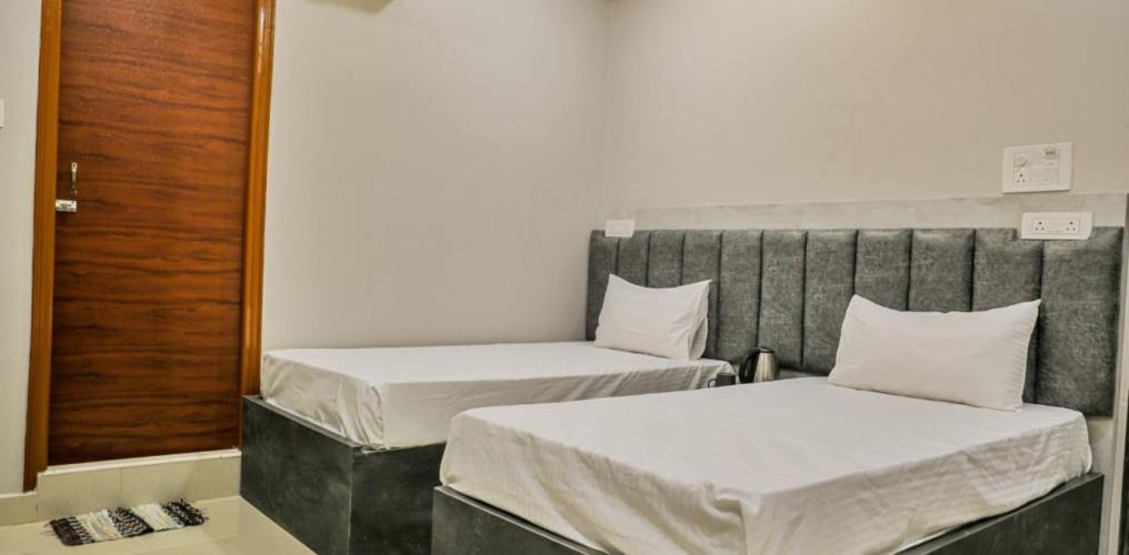 Hotel Ceasta, Beside Us Consulate Hyderabad, Gachibowli Gundipet Εξωτερικό φωτογραφία