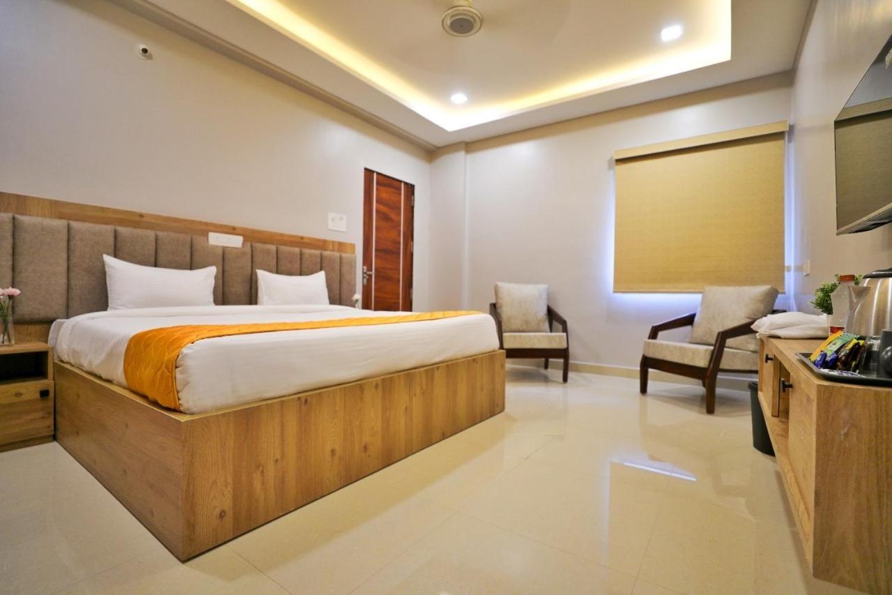 Hotel Ceasta, Beside Us Consulate Hyderabad, Gachibowli Gundipet Εξωτερικό φωτογραφία