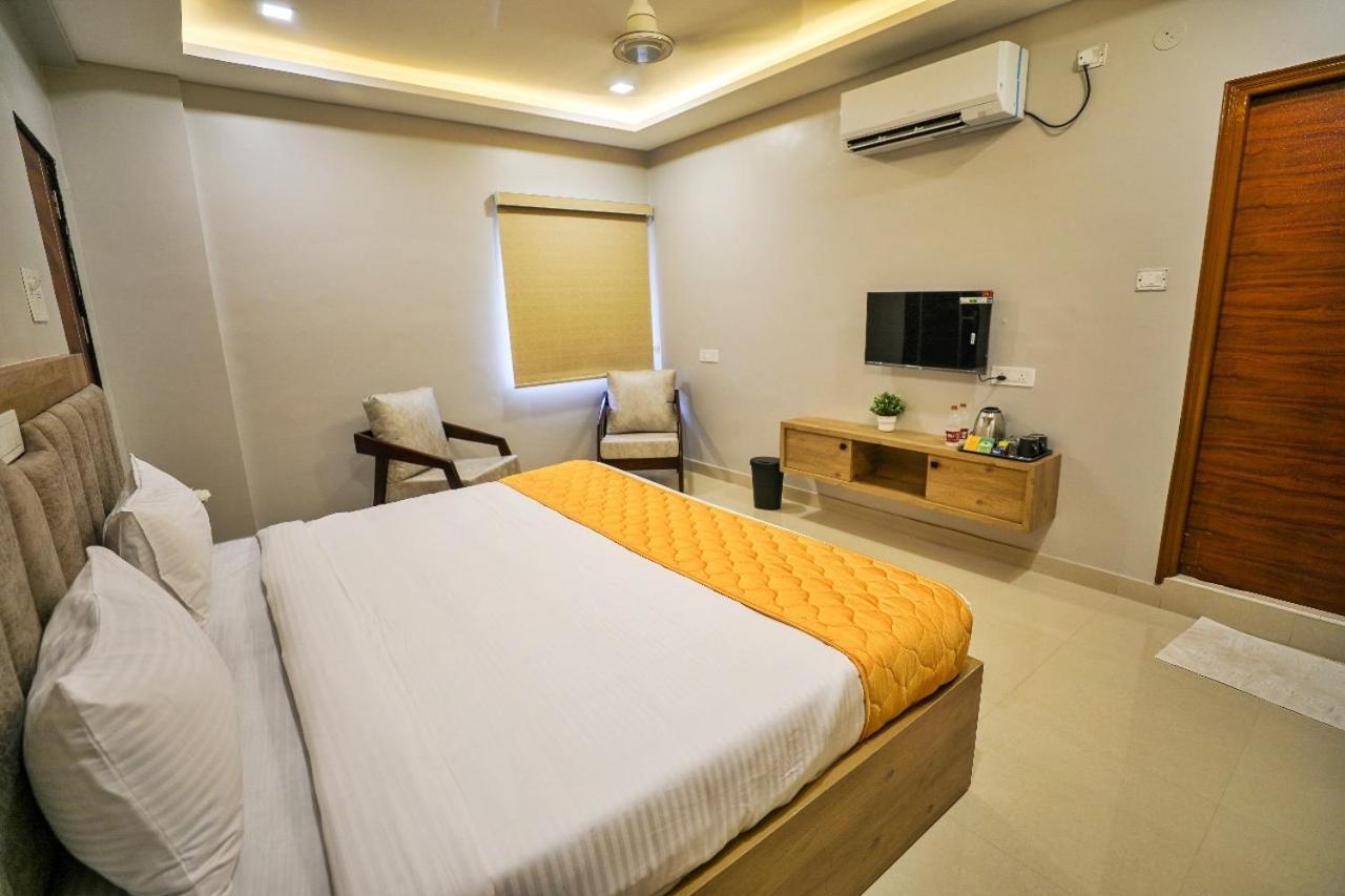 Hotel Ceasta, Beside Us Consulate Hyderabad, Gachibowli Gundipet Εξωτερικό φωτογραφία