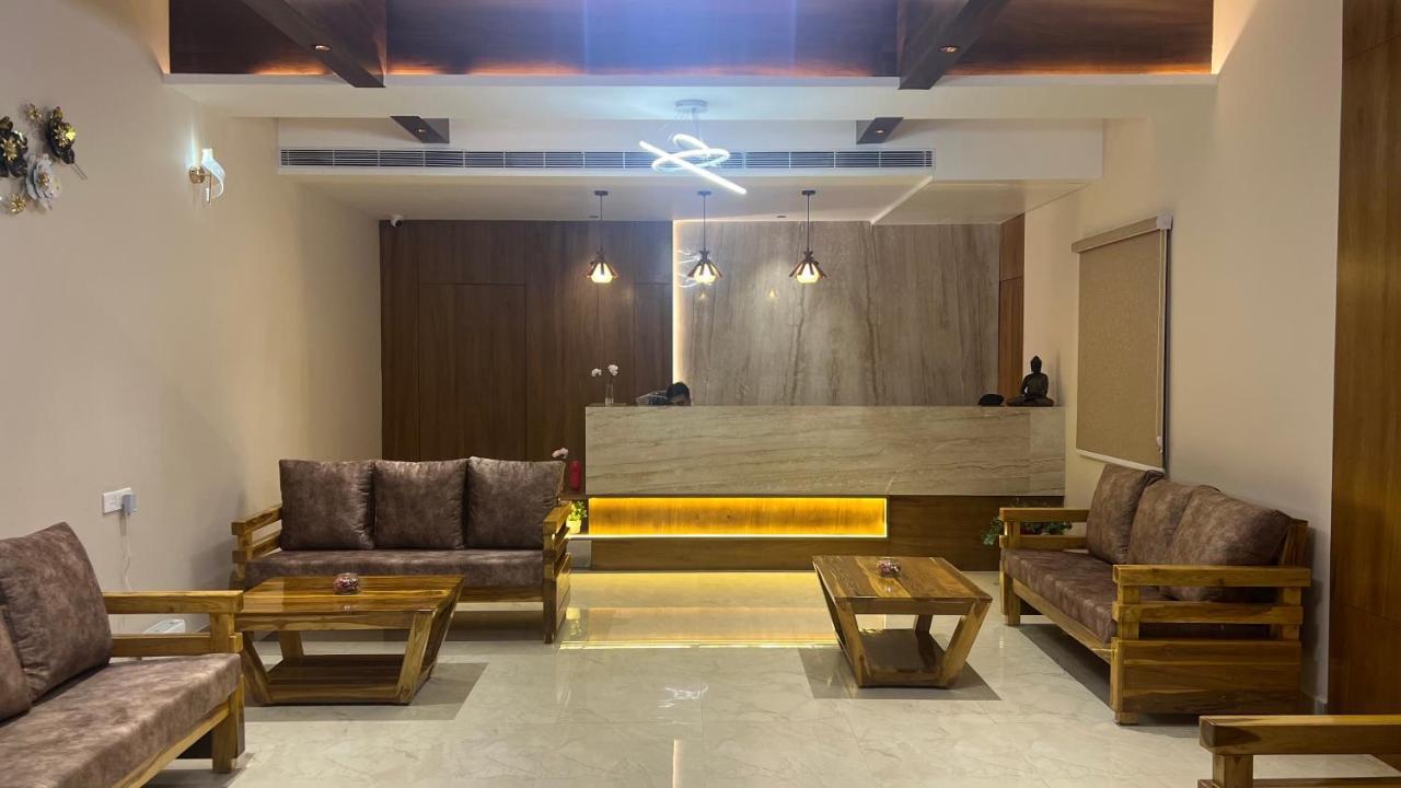 Hotel Ceasta, Beside Us Consulate Hyderabad, Gachibowli Gundipet Εξωτερικό φωτογραφία