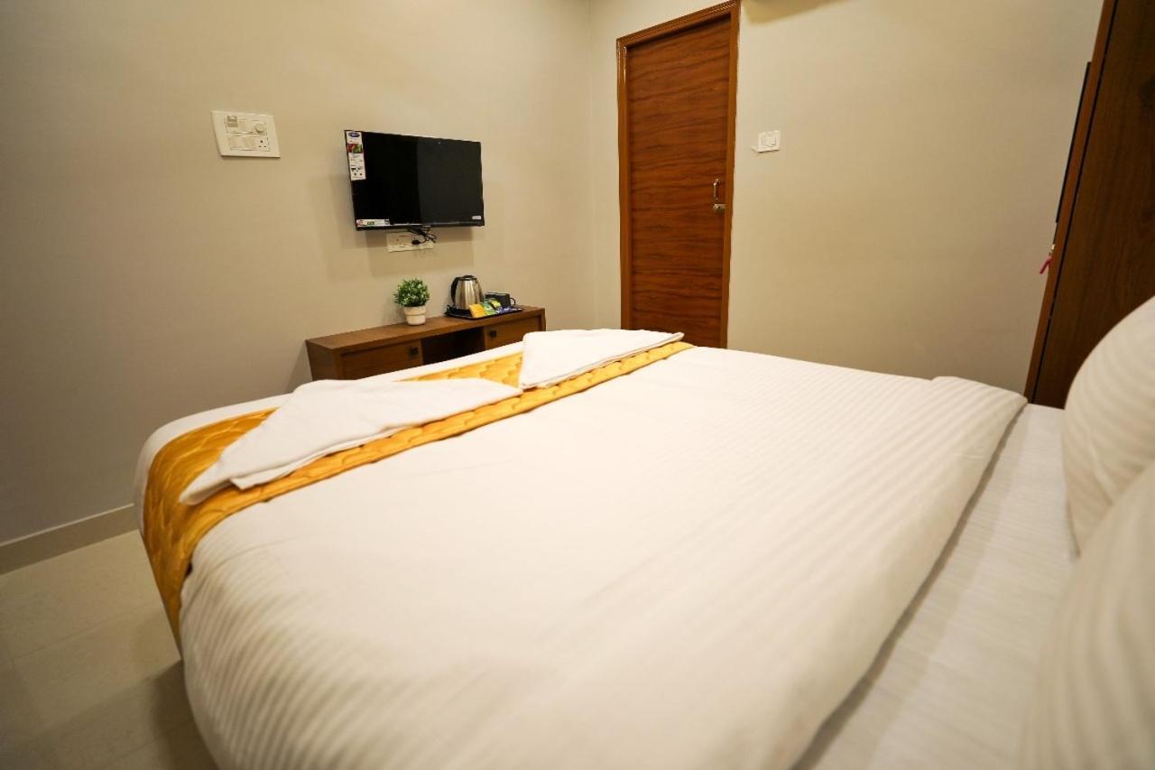 Hotel Ceasta, Beside Us Consulate Hyderabad, Gachibowli Gundipet Εξωτερικό φωτογραφία