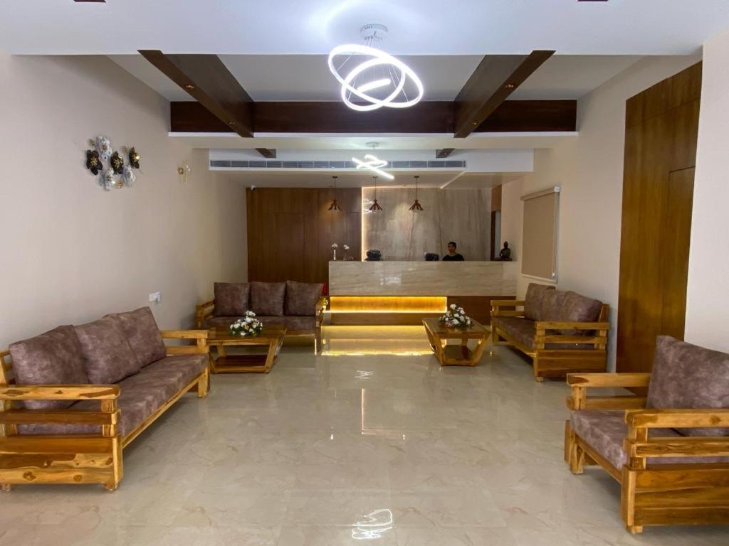 Hotel Ceasta, Beside Us Consulate Hyderabad, Gachibowli Gundipet Εξωτερικό φωτογραφία