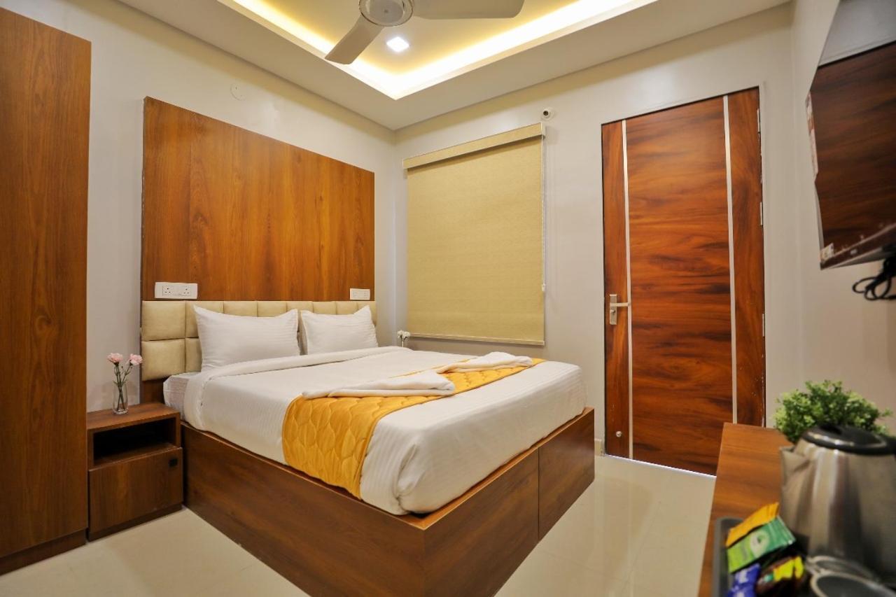 Hotel Ceasta, Beside Us Consulate Hyderabad, Gachibowli Gundipet Εξωτερικό φωτογραφία