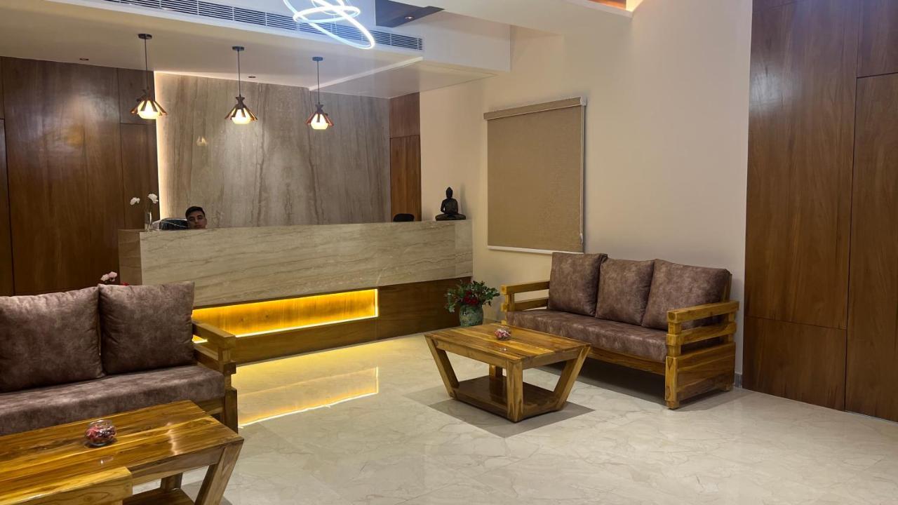 Hotel Ceasta, Beside Us Consulate Hyderabad, Gachibowli Gundipet Εξωτερικό φωτογραφία